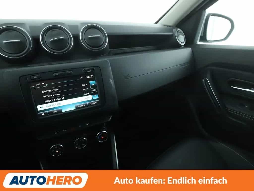 Dacia Duster 1.6 SCe Prestige*NAVI*CAM*PDC*SHZ*AHK* 02/2019-photo-26