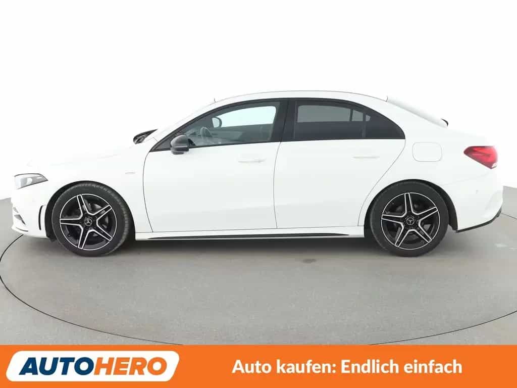 Mercedes-Benz A-Class Limousine A 180 Edition 2020 AMG Line 02/2021-photo-2