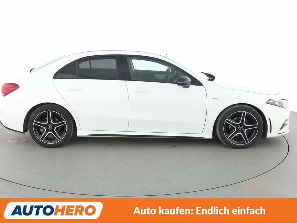 Mercedes-Benz A-Class Limousine A 180 Edition 2020 AMG Line 02/2021-photo-6
