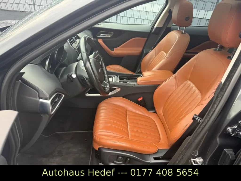 Jaguar F-Pace F-PACE Portfolio AWD - PANAROMA - LEDER 06/2018-photo-10