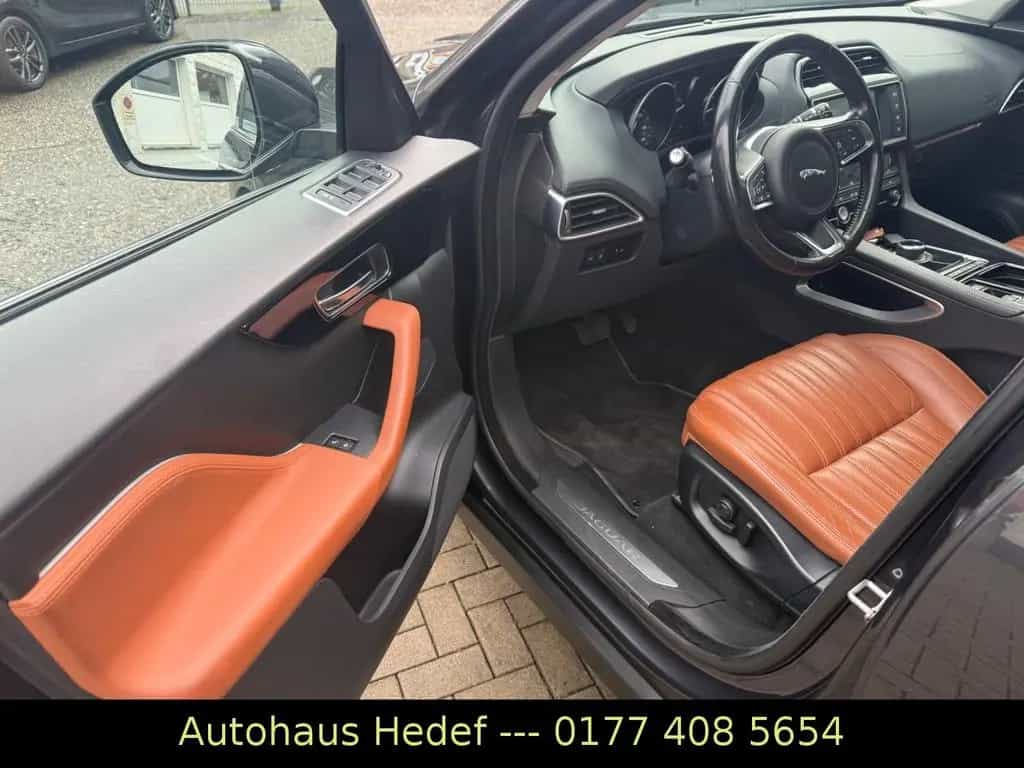 Jaguar F-Pace F-PACE Portfolio AWD - PANAROMA - LEDER 06/2018-photo-11