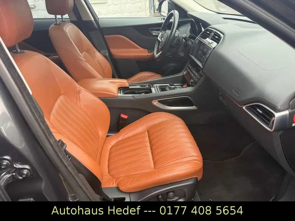 Jaguar F-Pace F-PACE Portfolio AWD - PANAROMA - LEDER 06/2018-photo-12