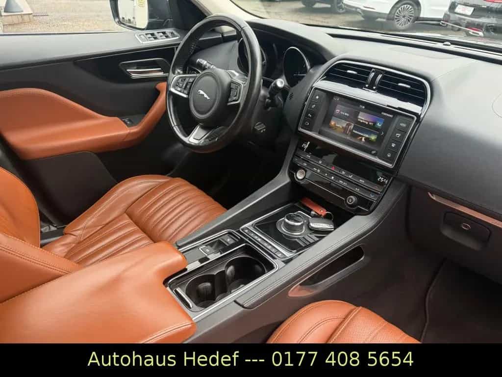 Jaguar F-Pace F-PACE Portfolio AWD - PANAROMA - LEDER 06/2018-photo-13