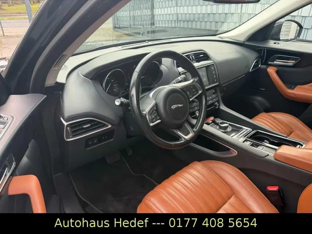 Jaguar F-Pace F-PACE Portfolio AWD - PANAROMA - LEDER 06/2018-photo-16