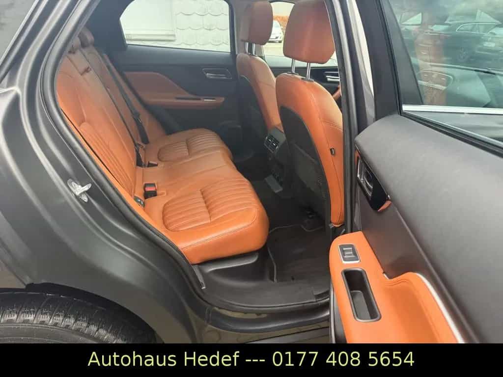 Jaguar F-Pace F-PACE Portfolio AWD - PANAROMA - LEDER 06/2018-photo-8
