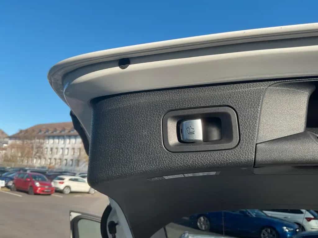 Mercedes-Benz C-Class 200 Exclusive Navi Kamera AHK SHZ PDC 09/2018-photo-22