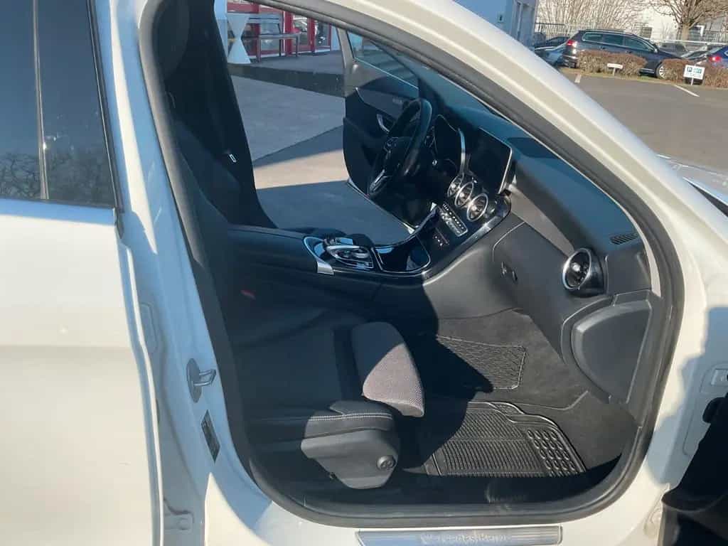Mercedes-Benz C-Class 200 Exclusive Navi Kamera AHK SHZ PDC 09/2018-photo-24