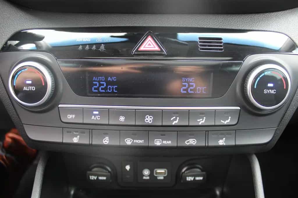 Hyundai TUCSON 1.6 TGDI Premium 2WD Automatik (PANO) 06/2019-photo-16