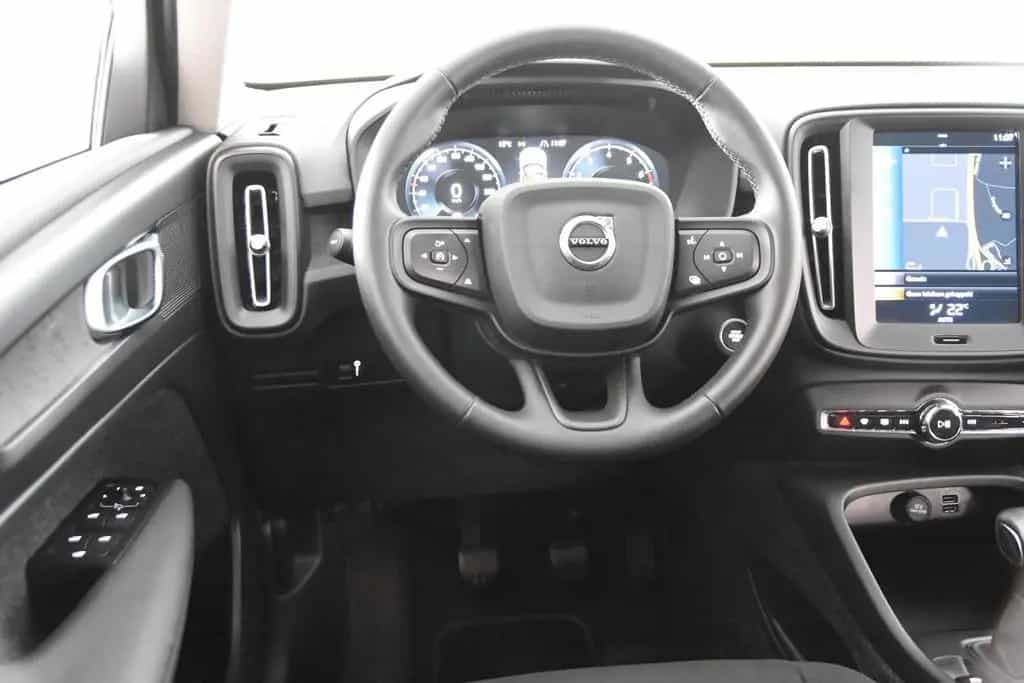 Volvo XC40 T2 Momentum *1.Hand*Navi*Park ass.*AHK* 04/2022-photo-10
