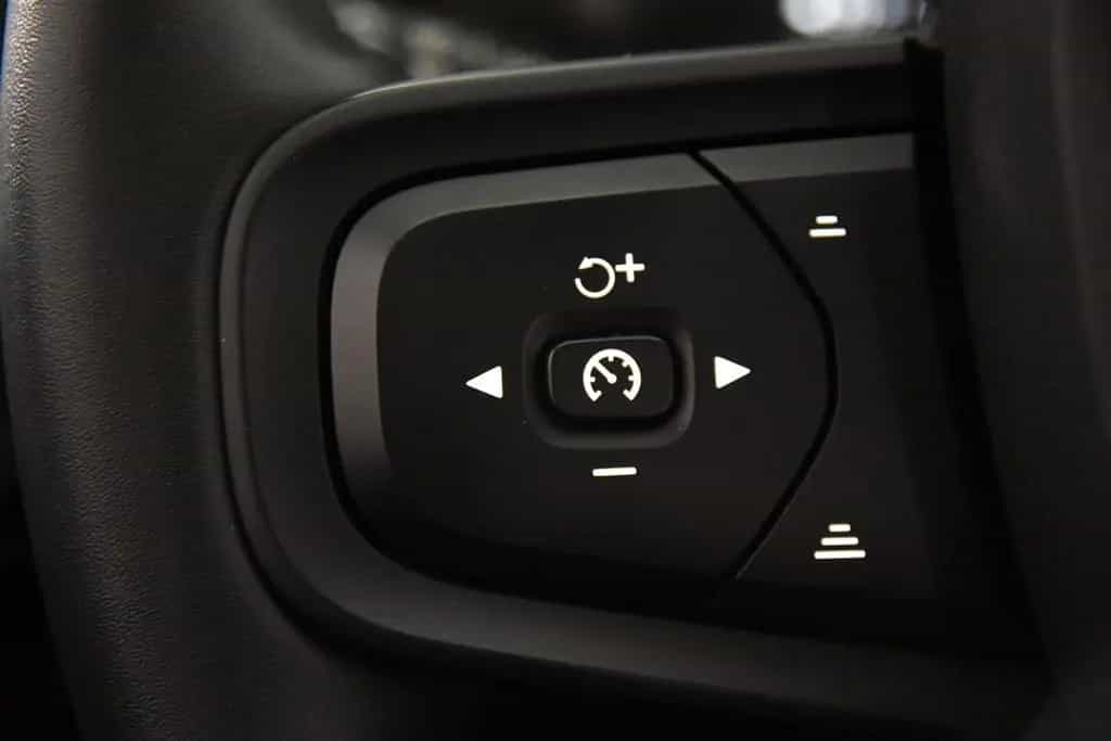Volvo XC40 T2 Momentum *1.Hand*Navi*Park ass.*AHK* 04/2022-photo-11
