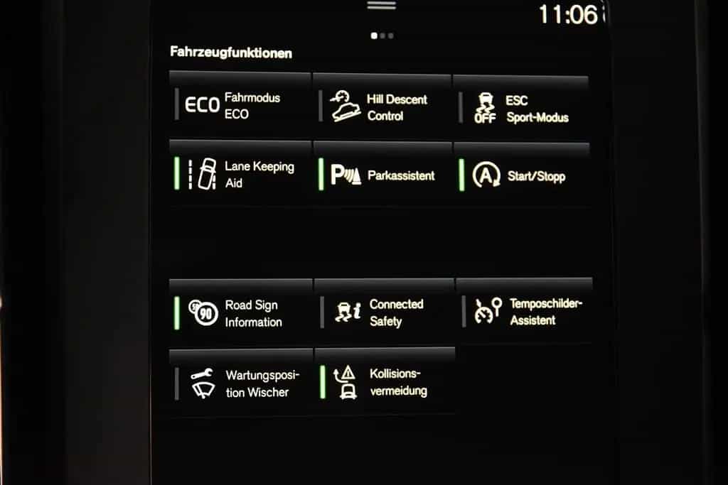 Volvo XC40 T2 Momentum *1.Hand*Navi*Park ass.*AHK* 04/2022-photo-13
