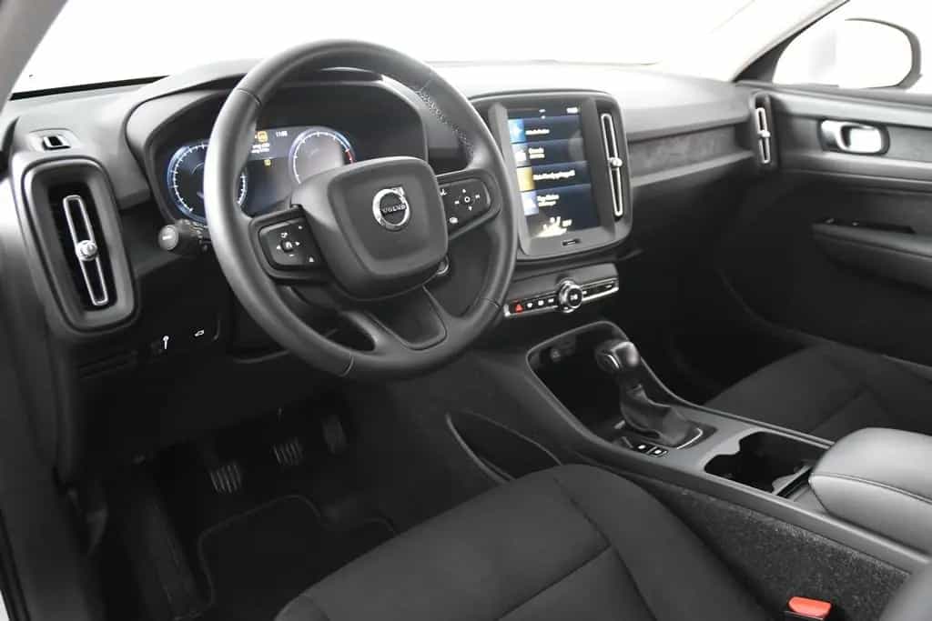 Volvo XC40 T2 Momentum *1.Hand*Navi*Park ass.*AHK* 04/2022-photo-18