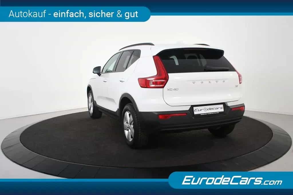 Volvo XC40 T2 Momentum *1.Hand*Navi*Park ass.*AHK* 04/2022-photo-5