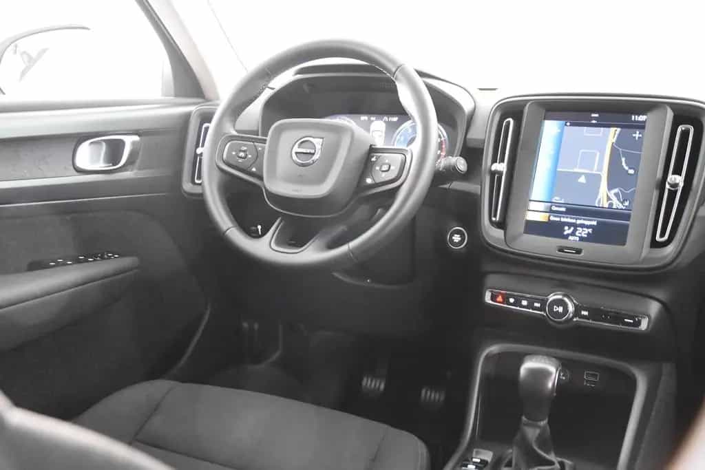 Volvo XC40 T2 Momentum *1.Hand*Navi*Park ass.*AHK* 04/2022-photo-8