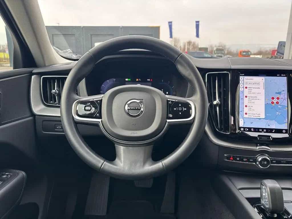 Volvo XC60 B4 FWD Plus Dark 4xSHZ ACC BLIS CAM LHZ H/K 04/2023-photo-11