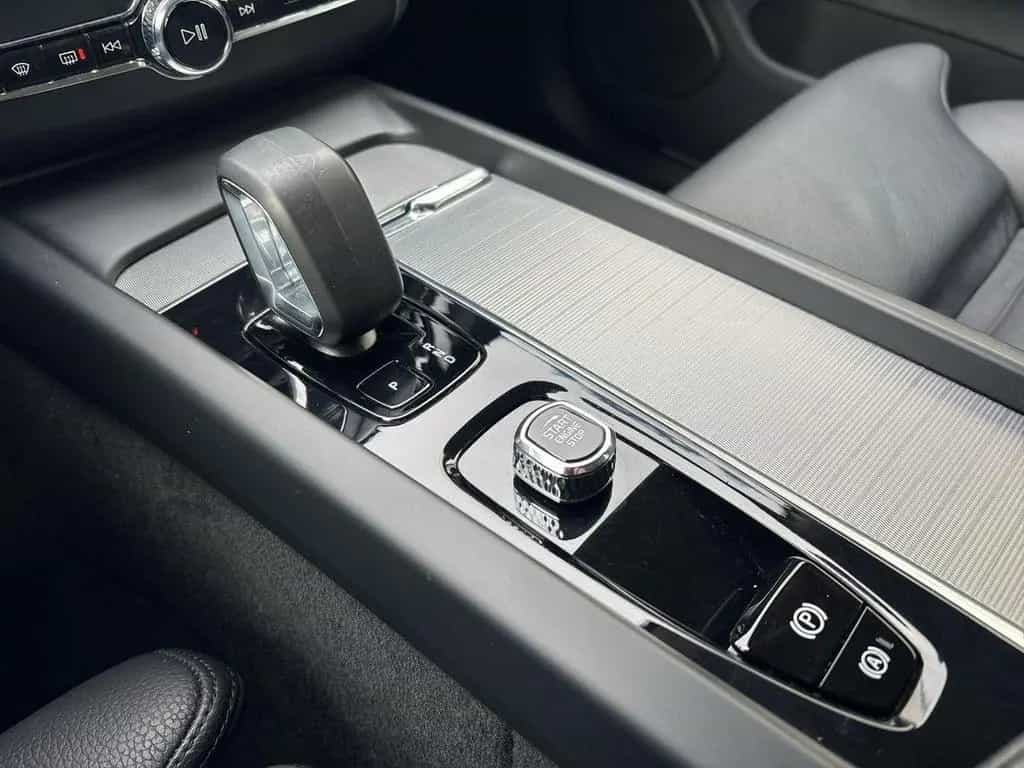 Volvo XC60 B4 FWD Plus Dark 4xSHZ ACC BLIS CAM LHZ H/K 04/2023-photo-17