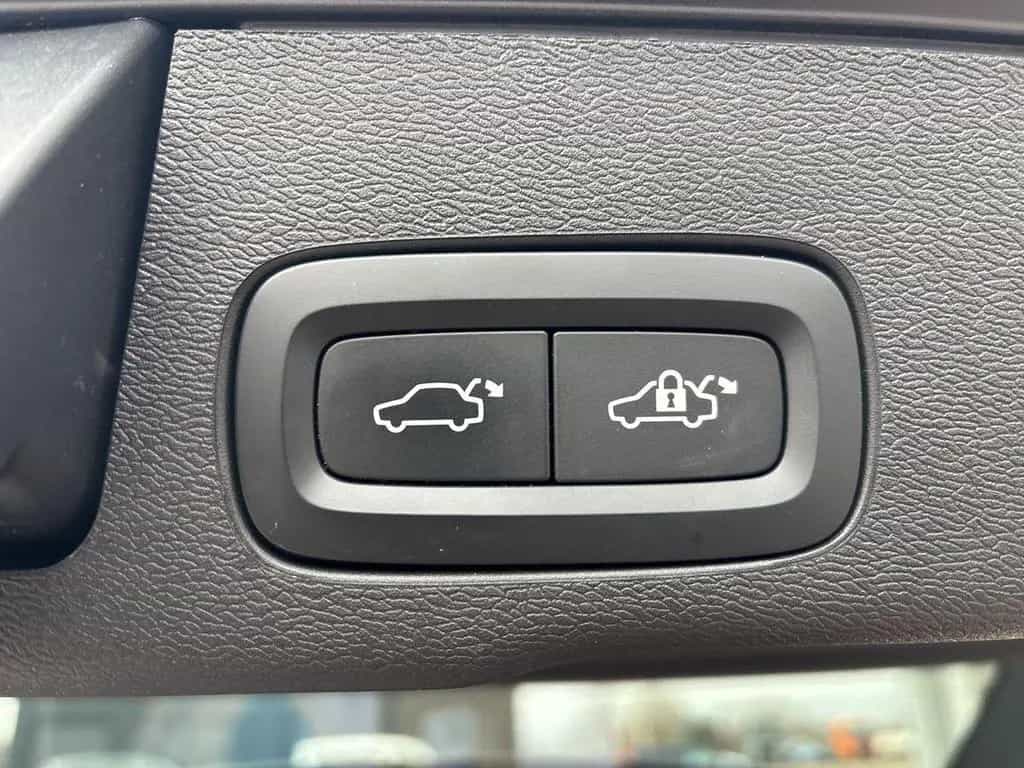 Volvo XC60 B4 FWD Plus Dark 4xSHZ ACC BLIS CAM LHZ H/K 04/2023-photo-20