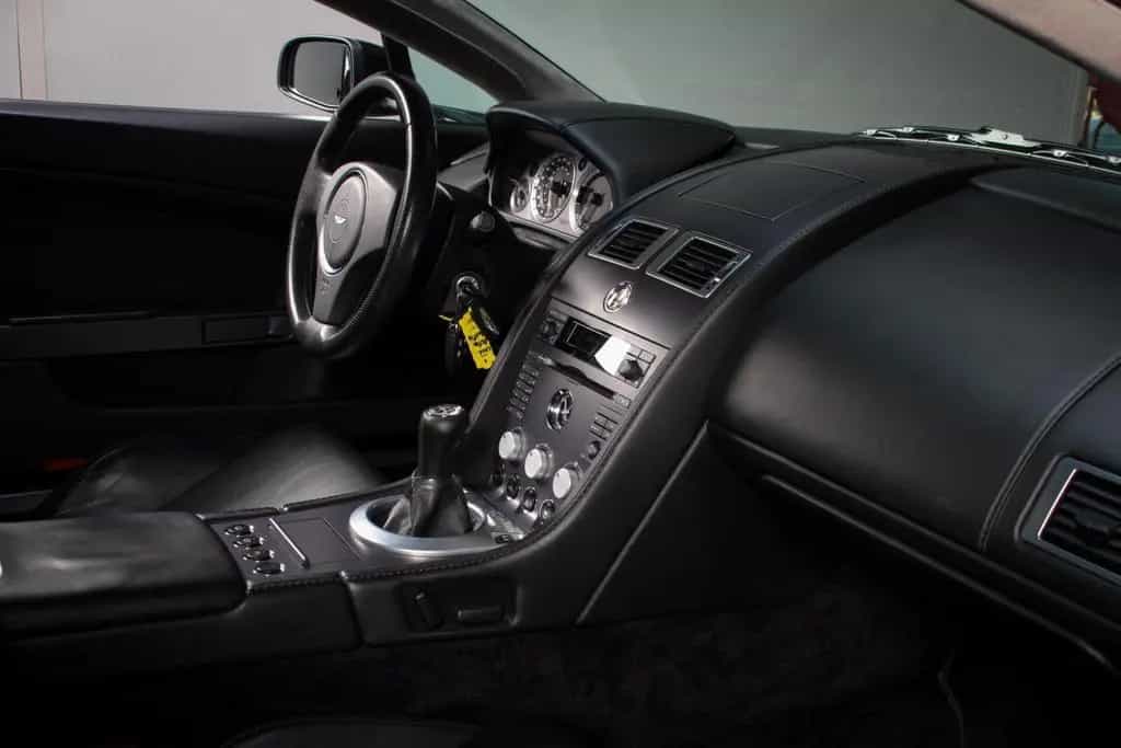 Aston Martin V8 Vantage 4.3 V8 01/2006-photo-39