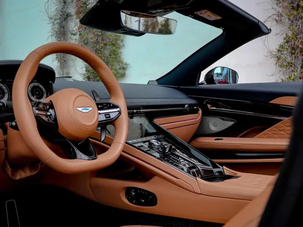 Aston Martin DB12 4.0 V8 Volante 04/2025-photo-12
