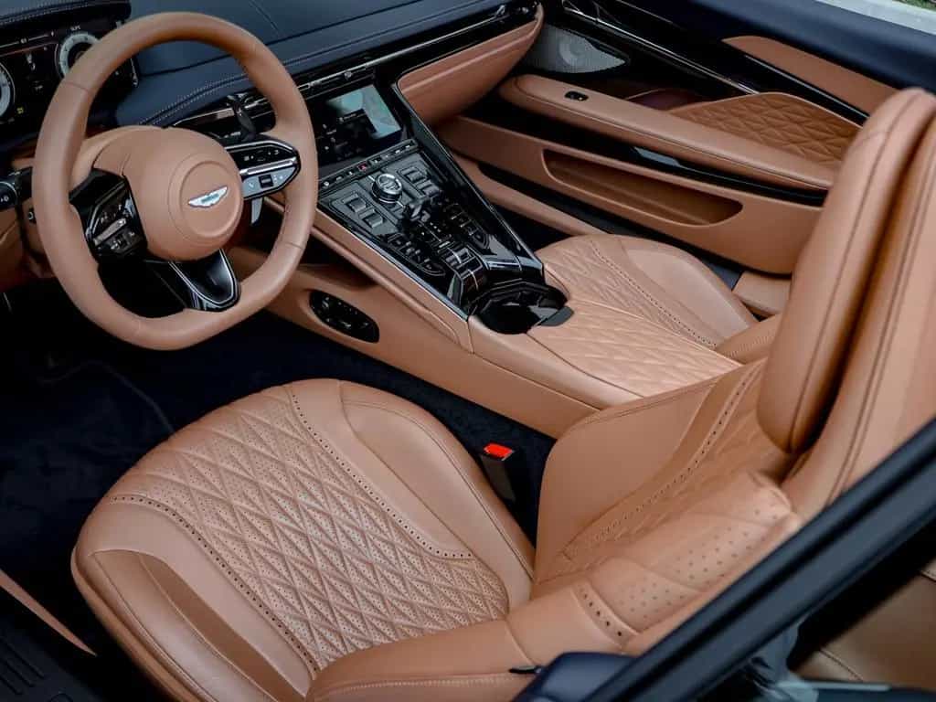 Aston Martin DB12 4.0 V8 Volante 04/2025-photo-15