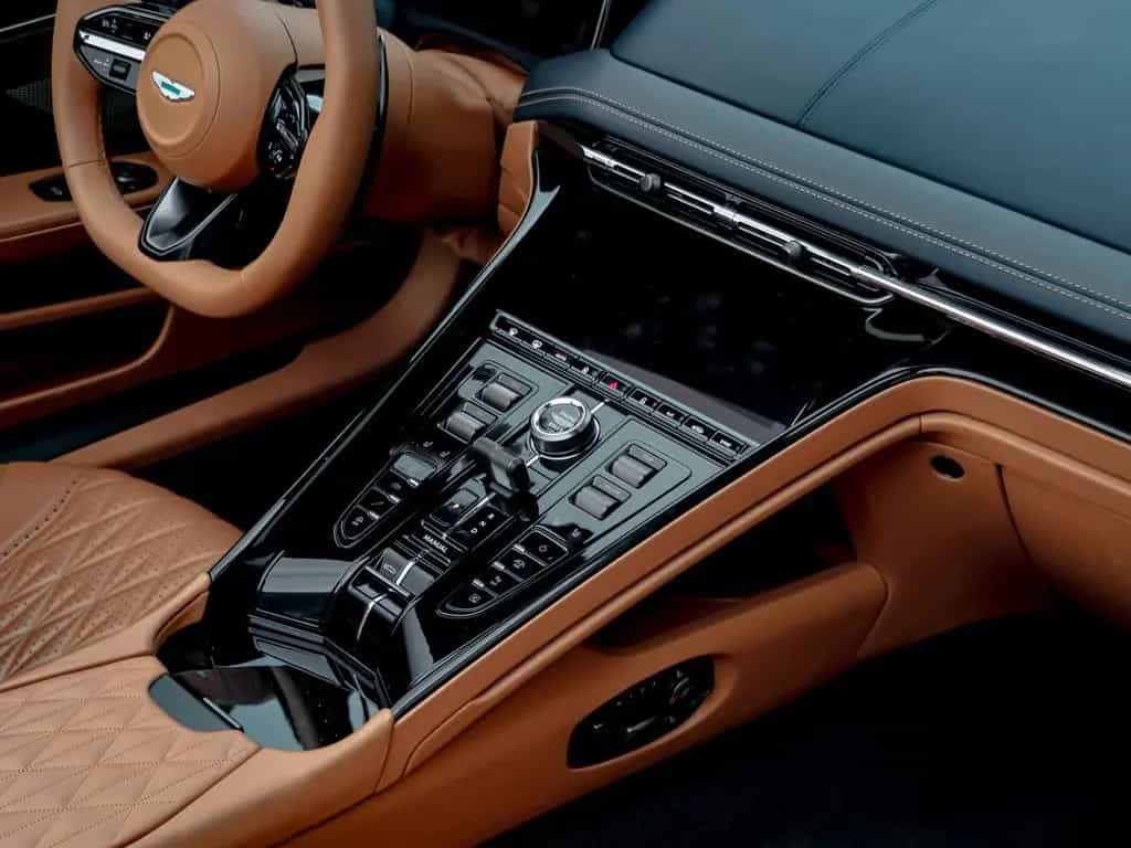 Aston Martin DB12 4.0 V8 Volante 04/2025-photo-18