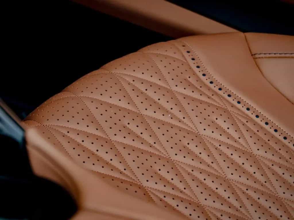 Aston Martin DB12 4.0 V8 Volante 04/2025-photo-20