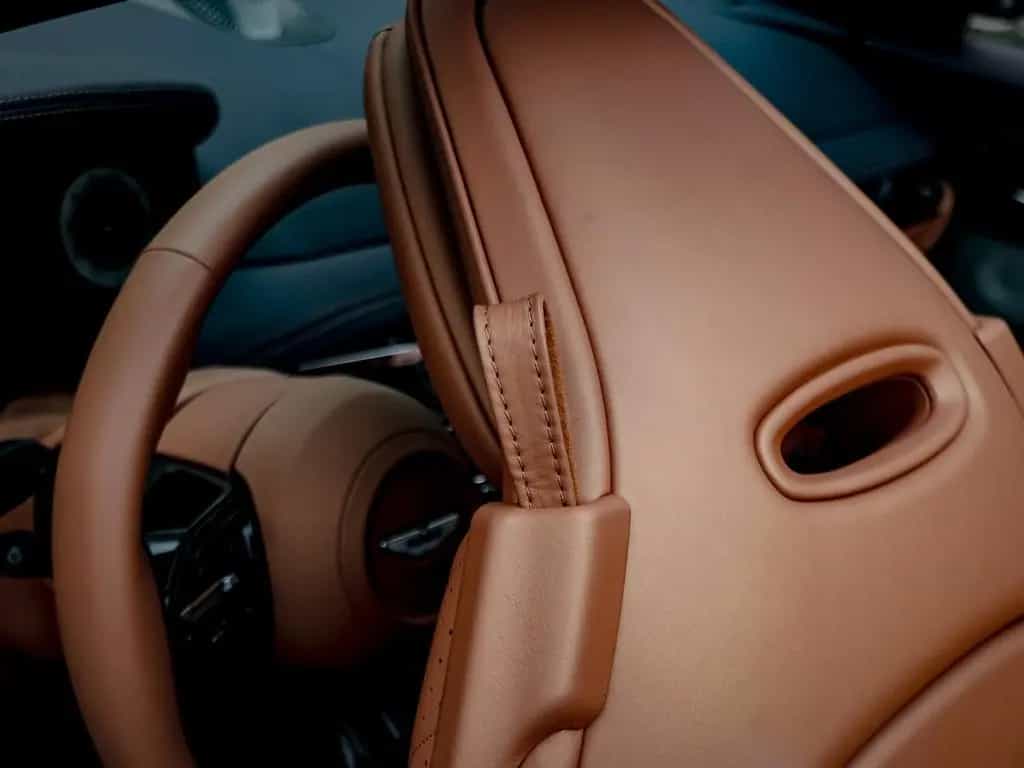 Aston Martin DB12 4.0 V8 Volante 04/2025-photo-22