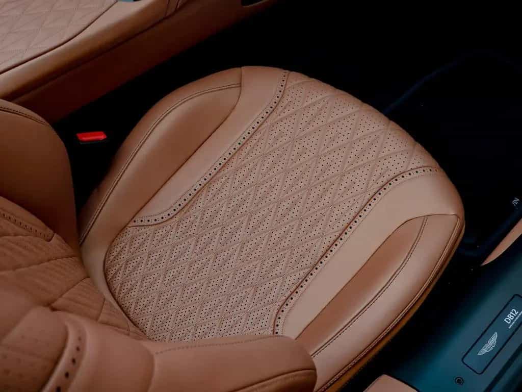 Aston Martin DB12 4.0 V8 Volante 04/2025-photo-28