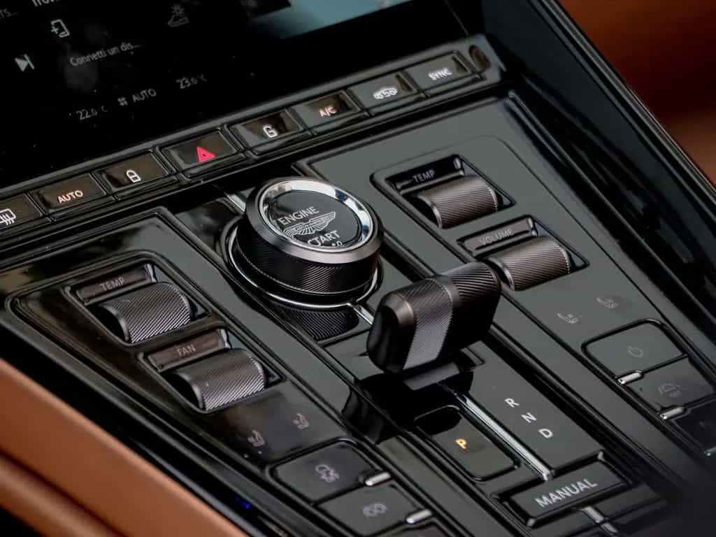 Aston Martin DB12 4.0 V8 Volante 04/2025-photo-29