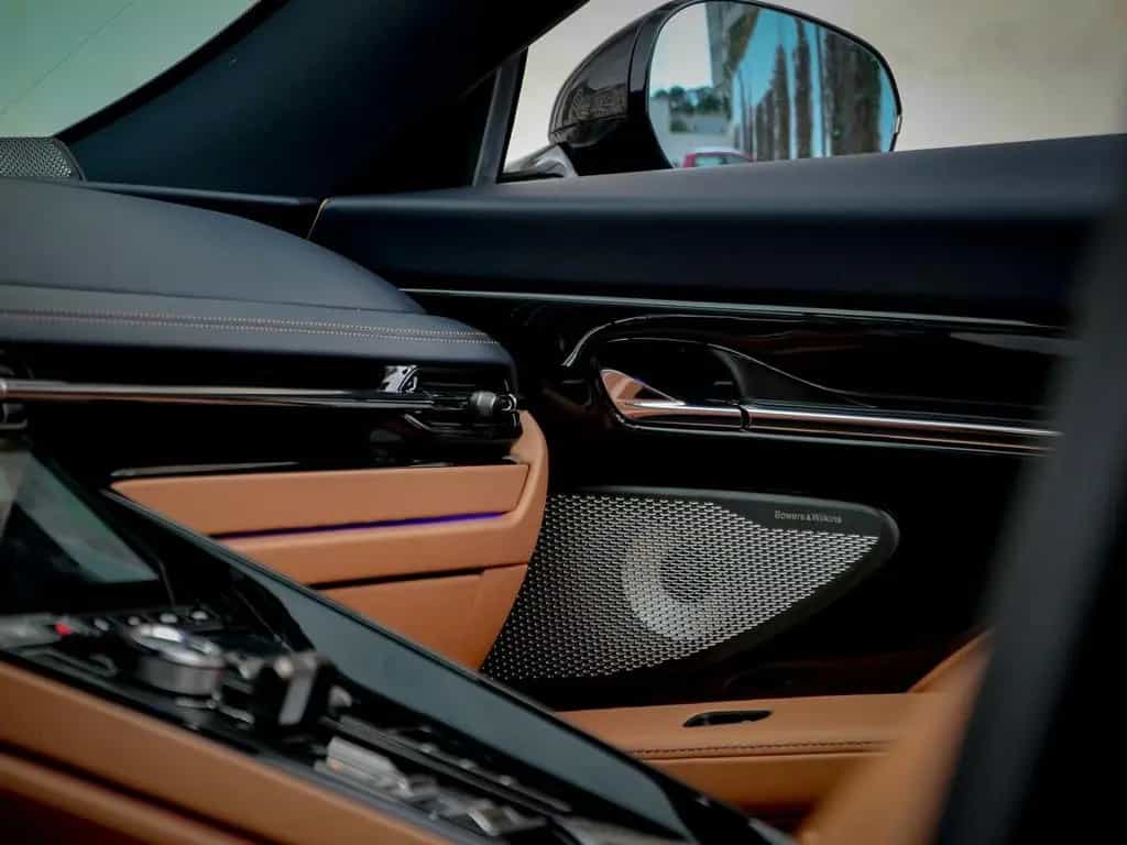 Aston Martin DB12 4.0 V8 Volante 04/2025-photo-31