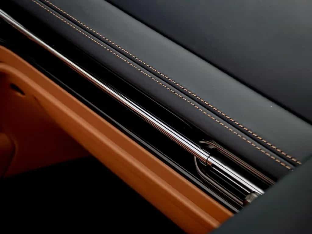 Aston Martin DB12 4.0 V8 Volante 04/2025-photo-33