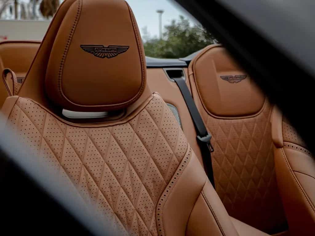 Aston Martin DB12 4.0 V8 Volante 04/2025-photo-35