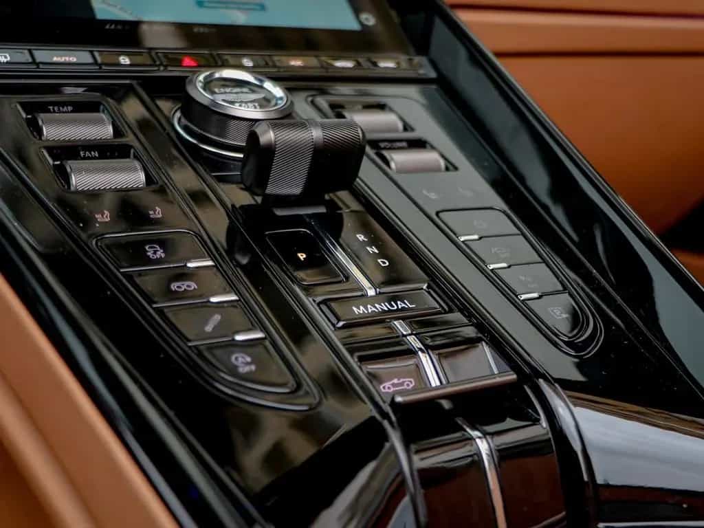 Aston Martin DB12 4.0 V8 Volante 04/2025-photo-36