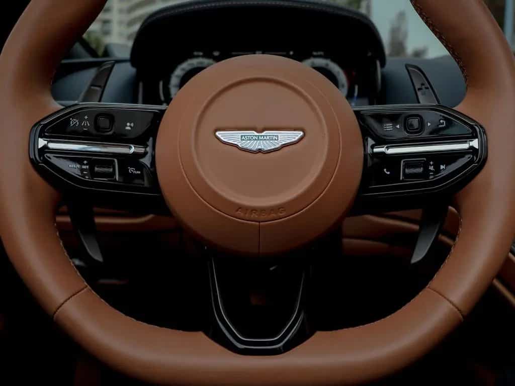 Aston Martin DB12 4.0 V8 Volante 04/2025-photo-37