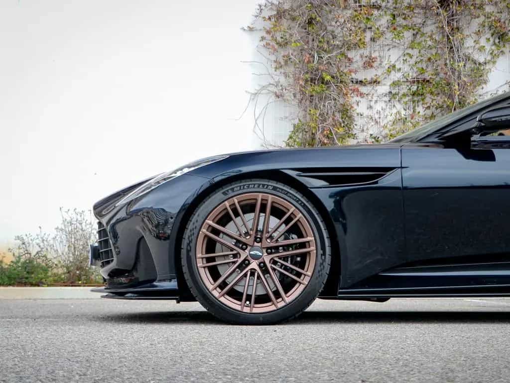 Aston Martin DB12 4.0 V8 Volante 04/2025-photo-4