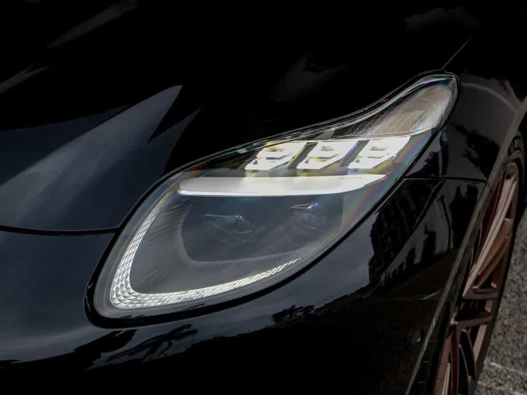 Aston Martin DB12 4.0 V8 Volante 04/2025-photo-40