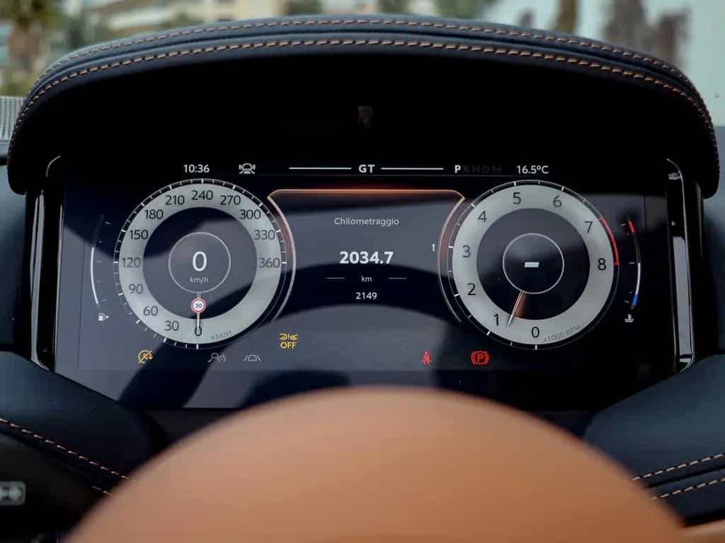 Aston Martin DB12 4.0 V8 Volante 04/2025-photo-44