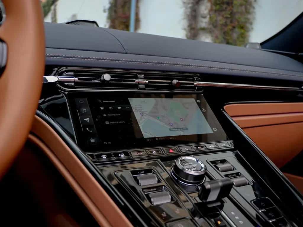 Aston Martin DB12 4.0 V8 Volante 04/2025-photo-45