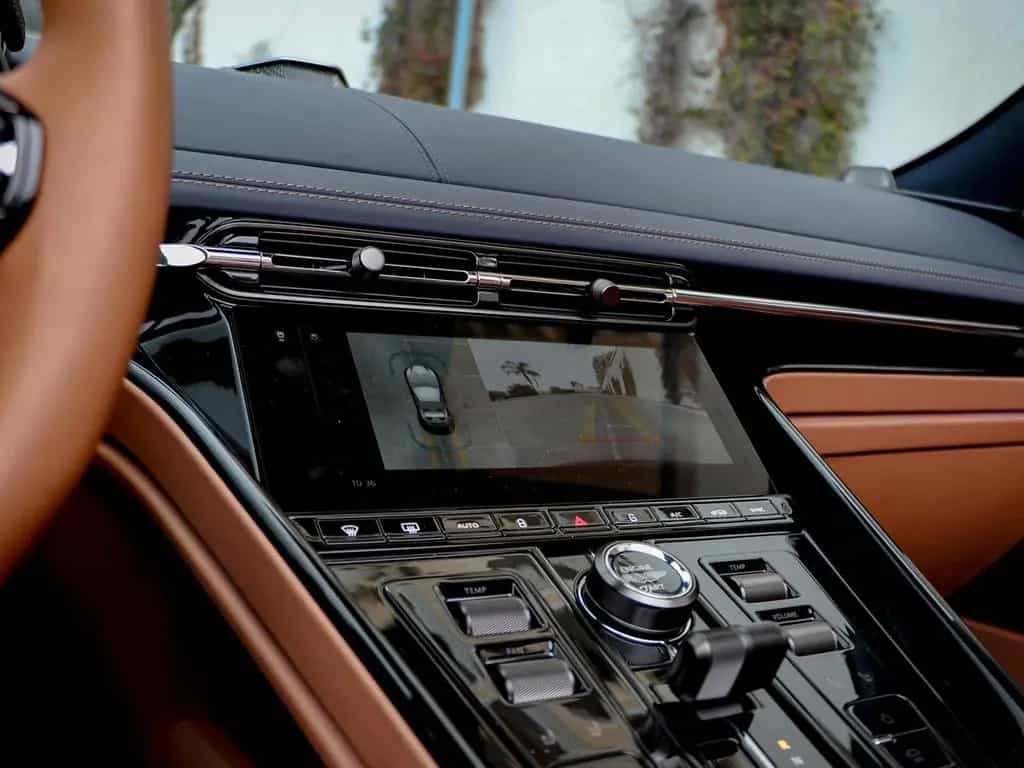 Aston Martin DB12 4.0 V8 Volante 04/2025-photo-46