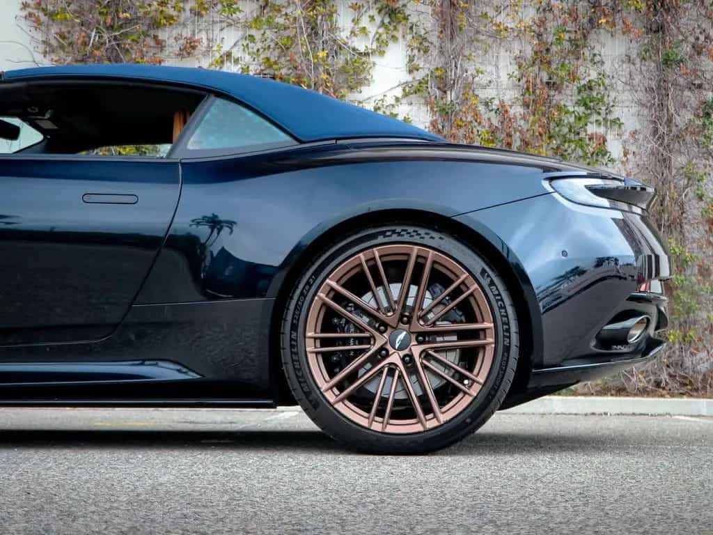 Aston Martin DB12 4.0 V8 Volante 04/2025-photo-5