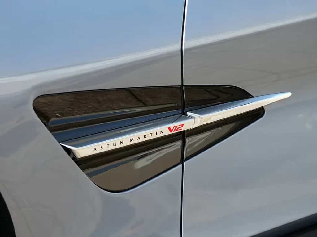 Aston Martin Vanquish V12 Concours Blue / Oxford Tan  Bowers null-photo-13