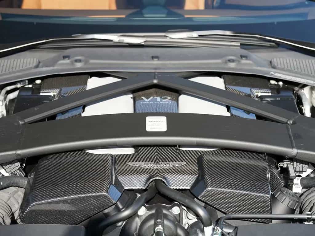 Aston Martin Vanquish V12 Concours Blue / Oxford Tan  Bowers null-photo-19