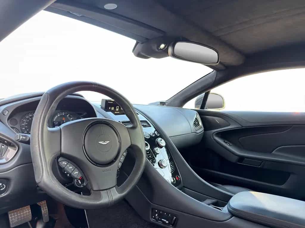 Aston Martin Vanquish V12 6l 08/2016-photo-12