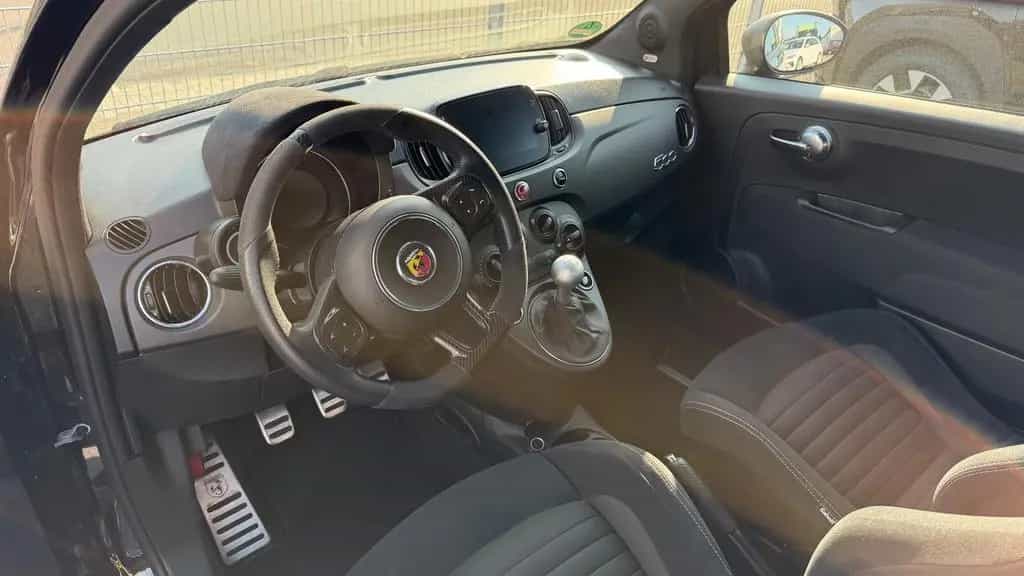 Abarth 695 MY22 695 1.4 T-Jet 132 kW (180 PS) 08/2023-photo-10