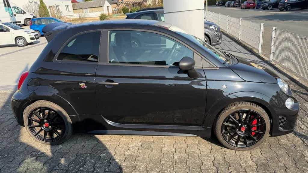 Abarth 695 MY22 695 1.4 T-Jet 132 kW (180 PS) 08/2023-photo-3