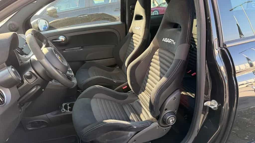 Abarth 695 MY22 695 1.4 T-Jet 132 kW (180 PS) 08/2023-photo-9