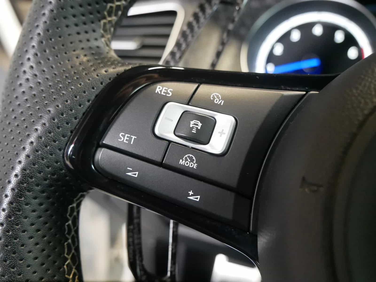 Volkswagen Golf 06/2016-photo-24