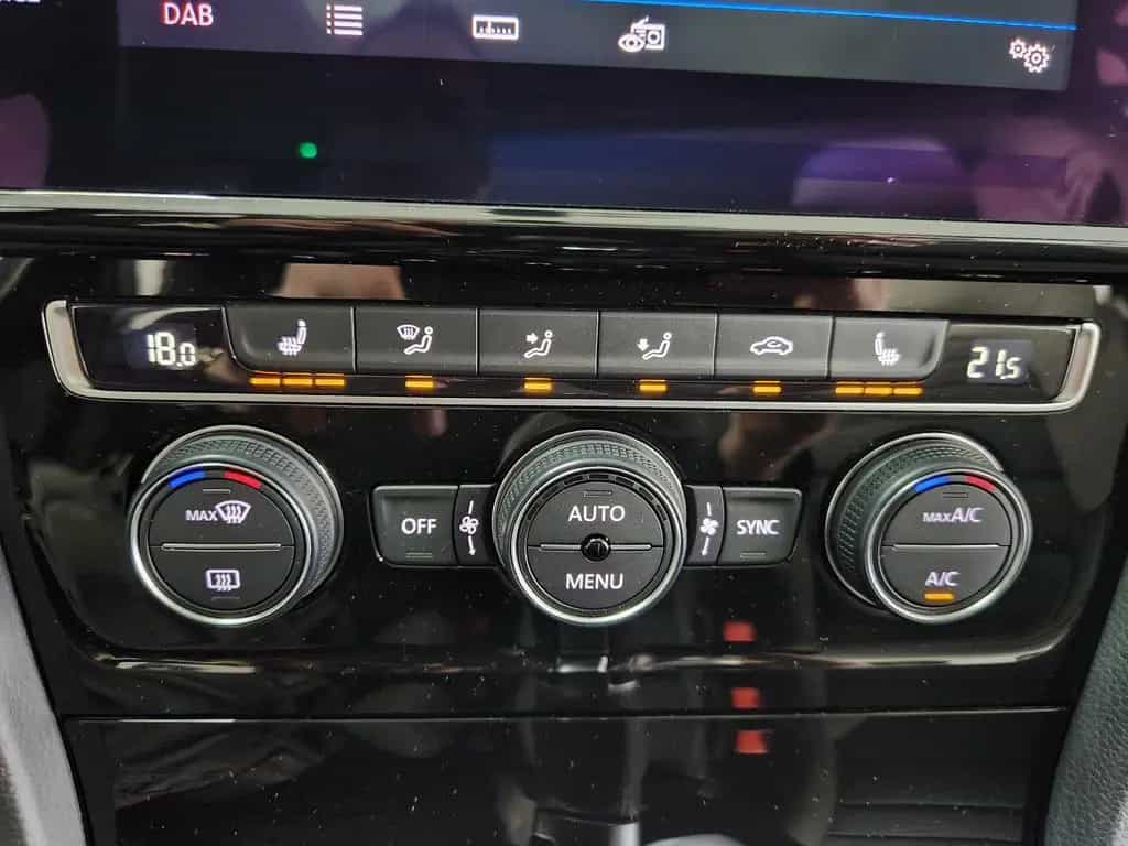 Volkswagen Golf HIGHLINE DSG ACC Pano. CarPlay SHZ Virtual 05/2017-photo-23