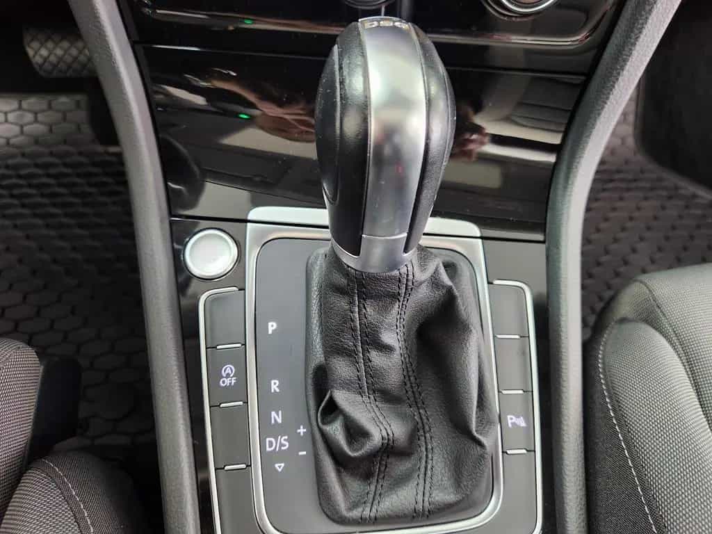Volkswagen Golf HIGHLINE DSG ACC Pano. CarPlay SHZ Virtual 05/2017-photo-24