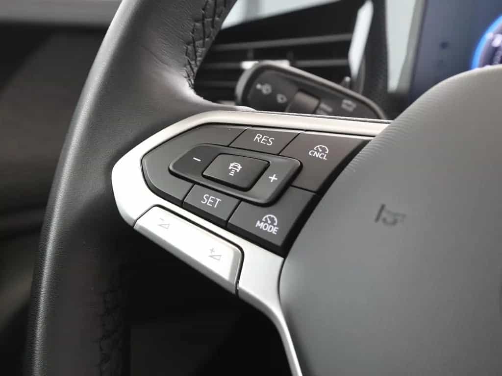 Volkswagen Passat Variant 1.5eTSI 150PS DSG Navi LED SHZ Le 12/2024-photo-13